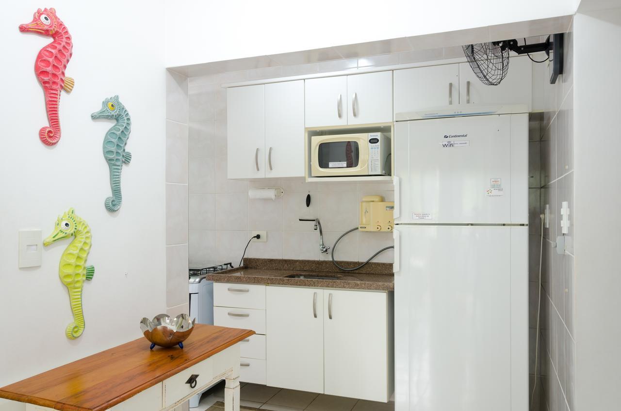 Apto com Ar condicionado a 200 m da praia - atrás do Shopping Enseada Appartamento Guarujá Esterno foto