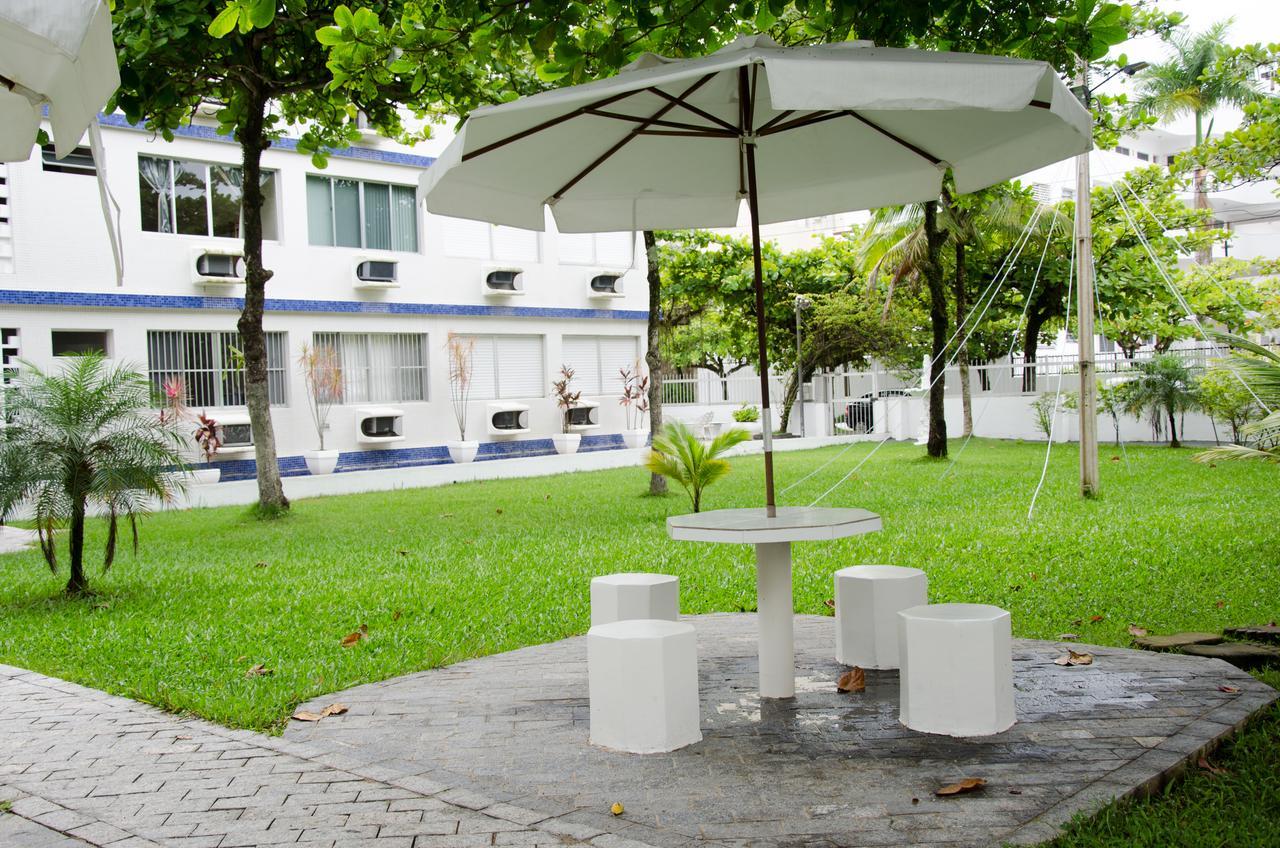 Apto com Ar condicionado a 200 m da praia - atrás do Shopping Enseada Appartamento Guarujá Esterno foto